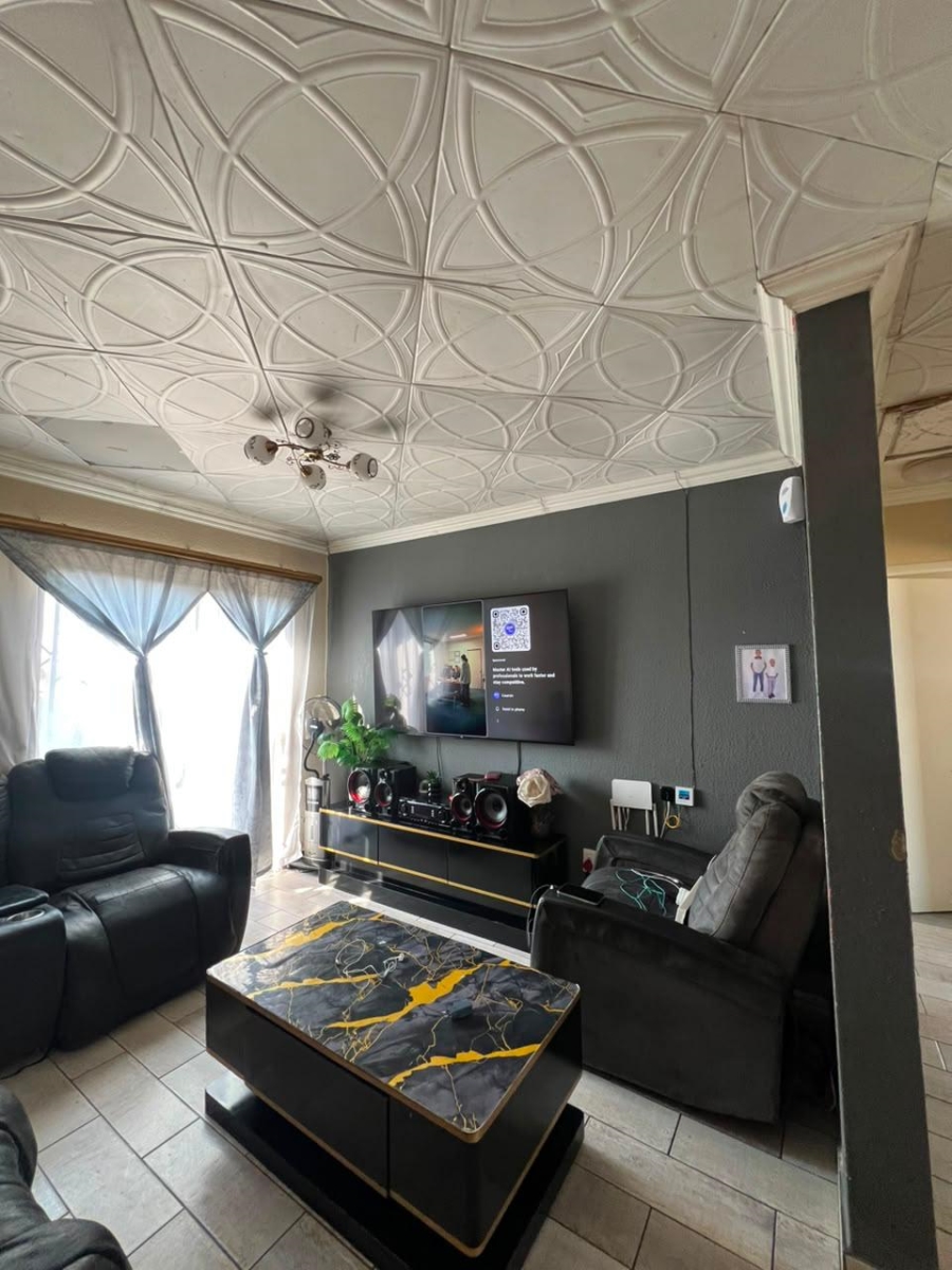  Bedroom Property for Sale in Birch Acres Gauteng
