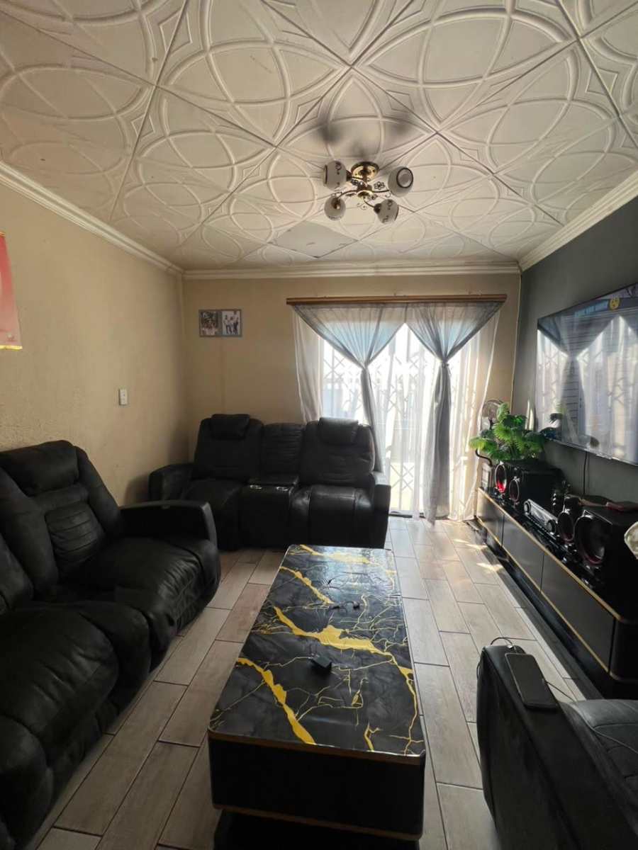  Bedroom Property for Sale in Birch Acres Gauteng