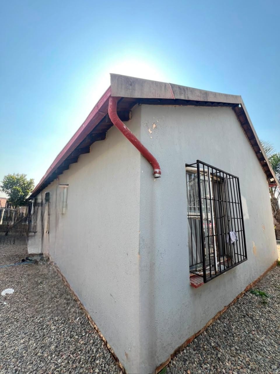  Bedroom Property for Sale in Birch Acres Gauteng