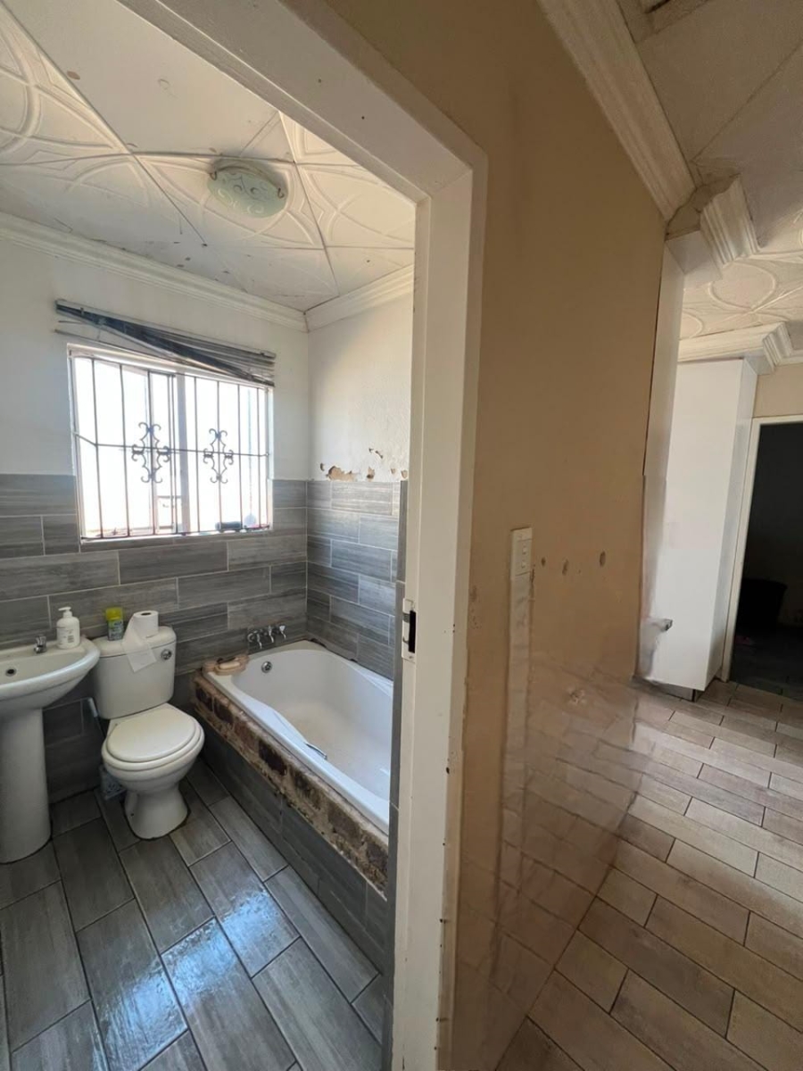  Bedroom Property for Sale in Birch Acres Gauteng