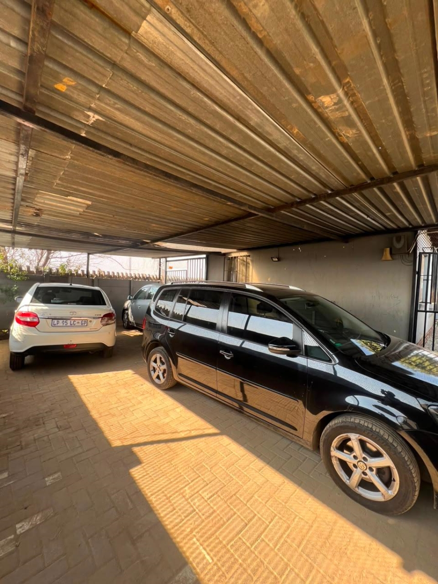  Bedroom Property for Sale in Birch Acres Gauteng