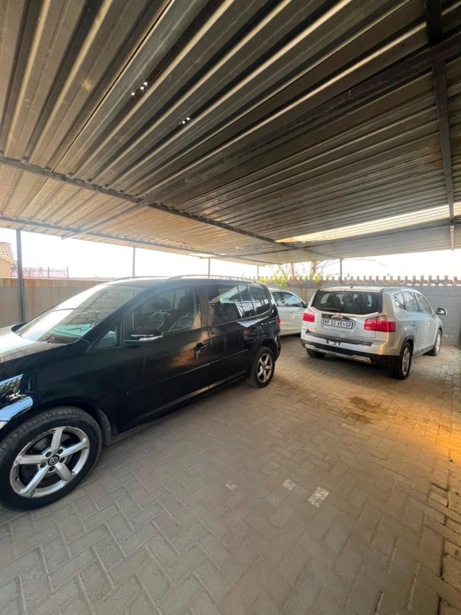 Bedroom Property for Sale in Birch Acres Gauteng