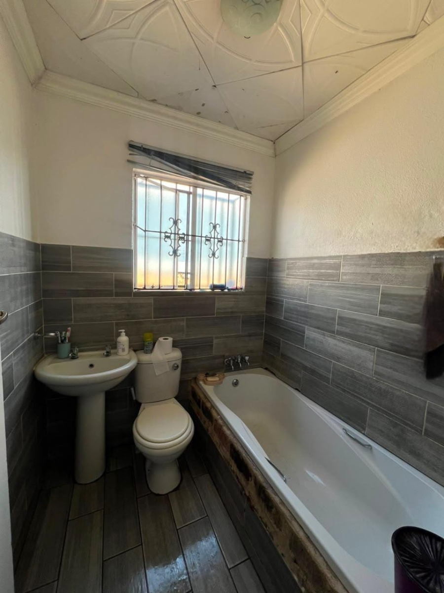  Bedroom Property for Sale in Birch Acres Gauteng