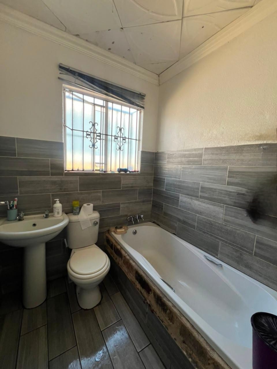  Bedroom Property for Sale in Birch Acres Gauteng