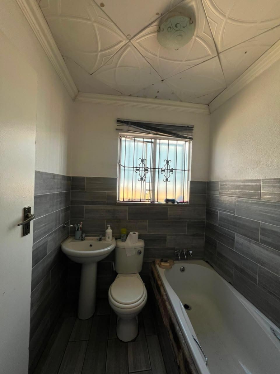  Bedroom Property for Sale in Birch Acres Gauteng