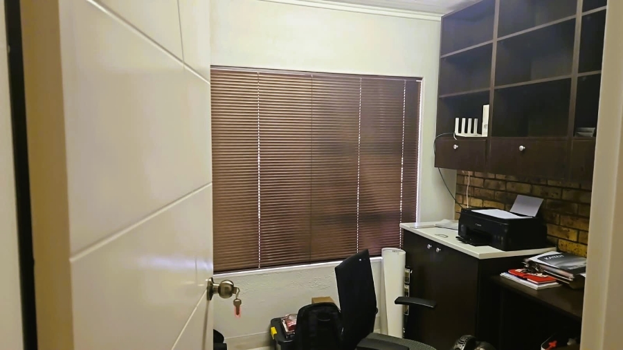  Bedroom Property for Sale in Ferryvale Gauteng