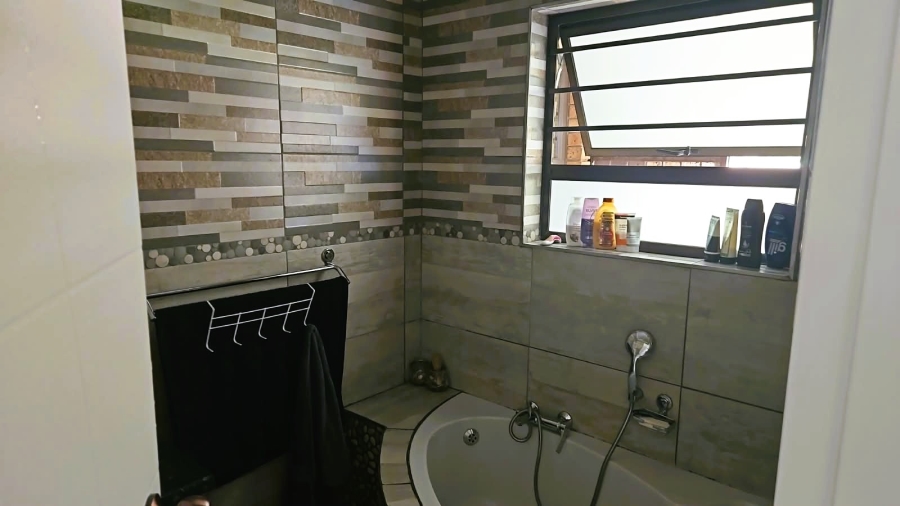  Bedroom Property for Sale in Ferryvale Gauteng