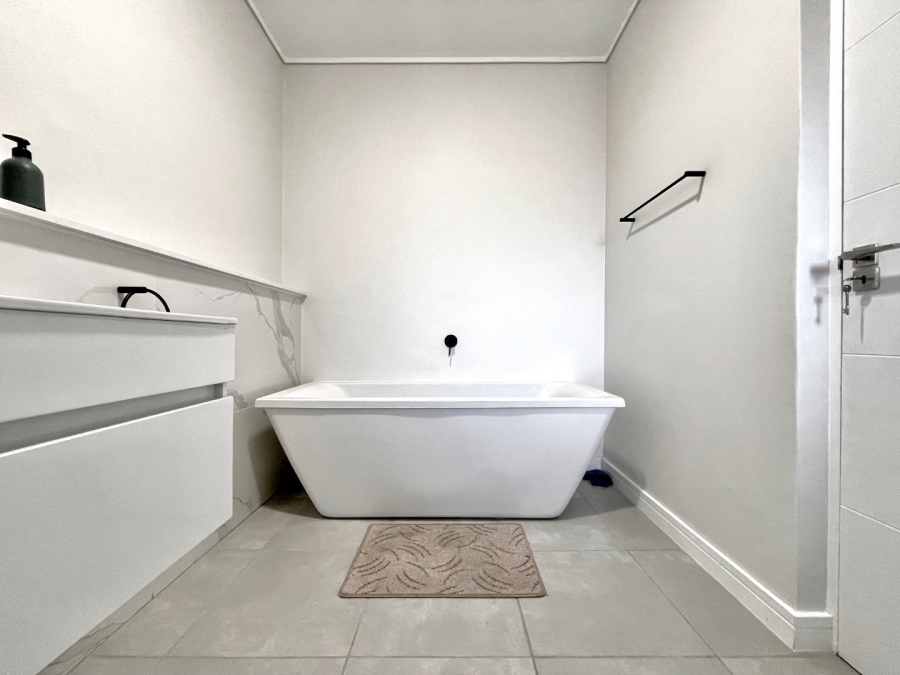 To Let 3 Bedroom Property for Rent in Waterfall Gauteng