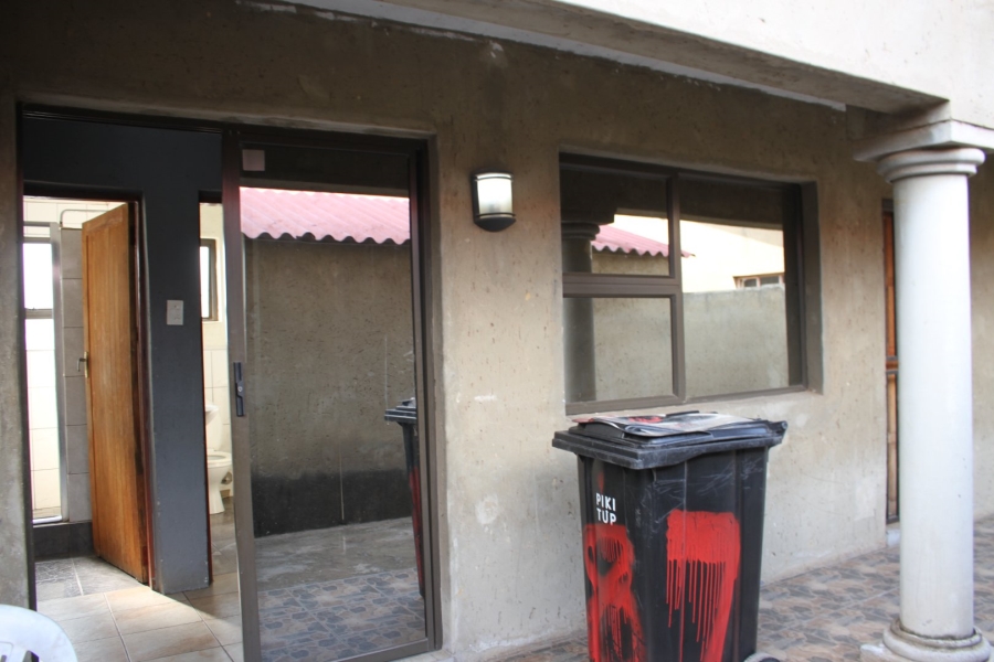 1 Bedroom Property for Sale in Zondi Gauteng