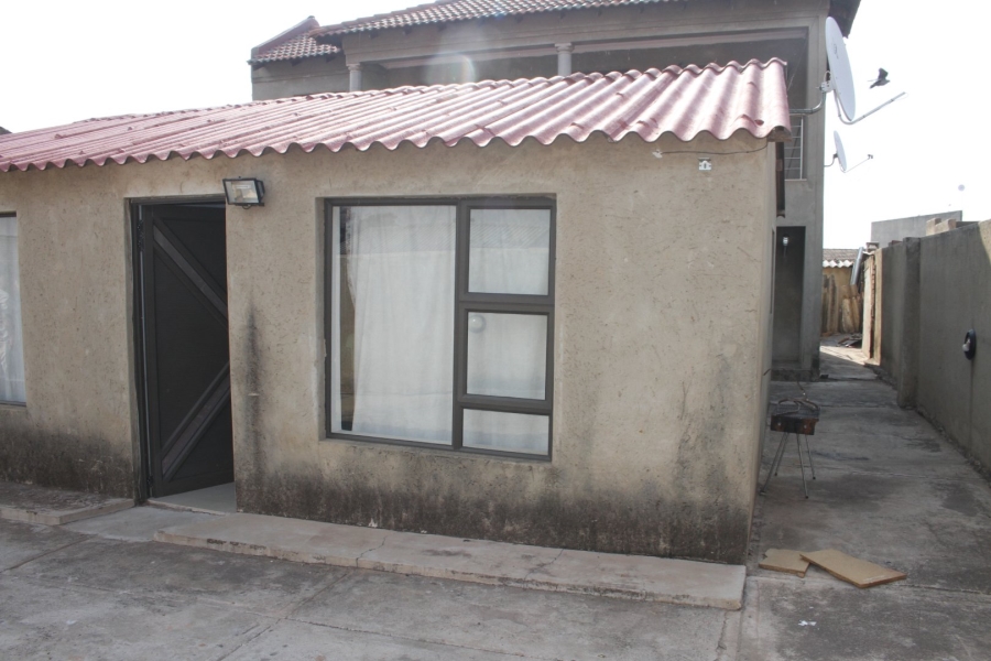 1 Bedroom Property for Sale in Zondi Gauteng