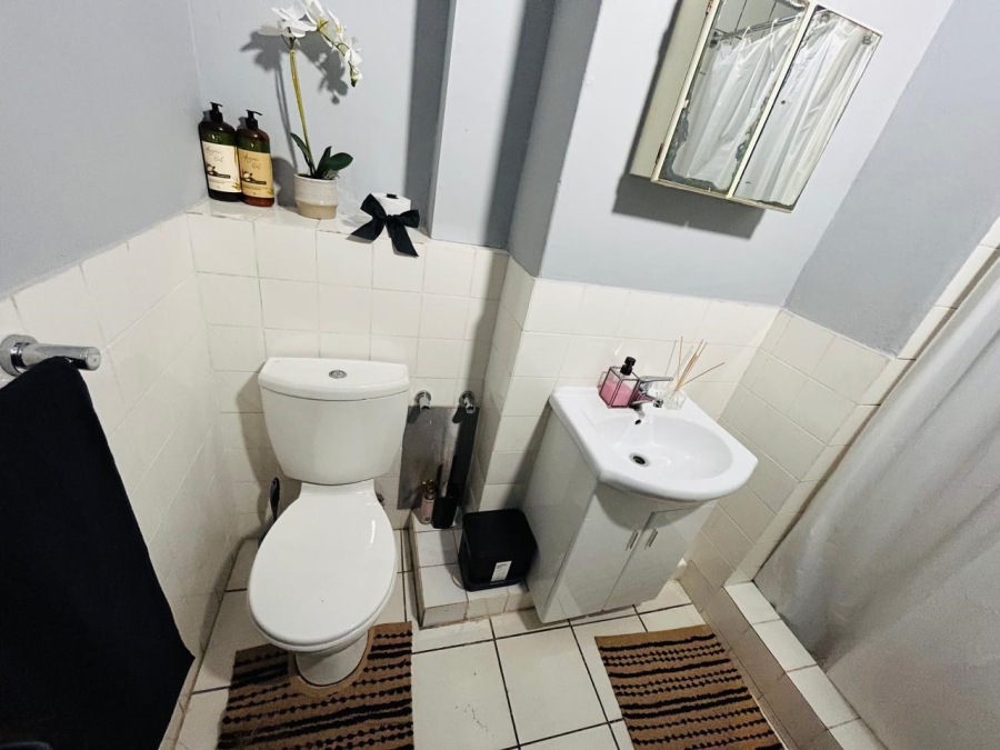 To Let 1 Bedroom Property for Rent in Braamfontein Gauteng