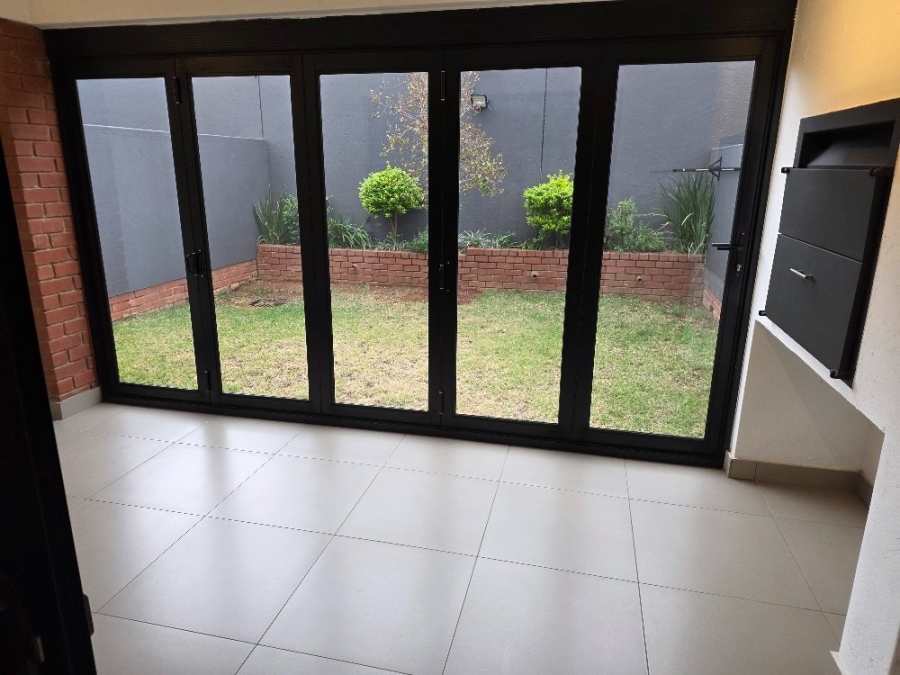 To Let 3 Bedroom Property for Rent in Bryanston Gauteng