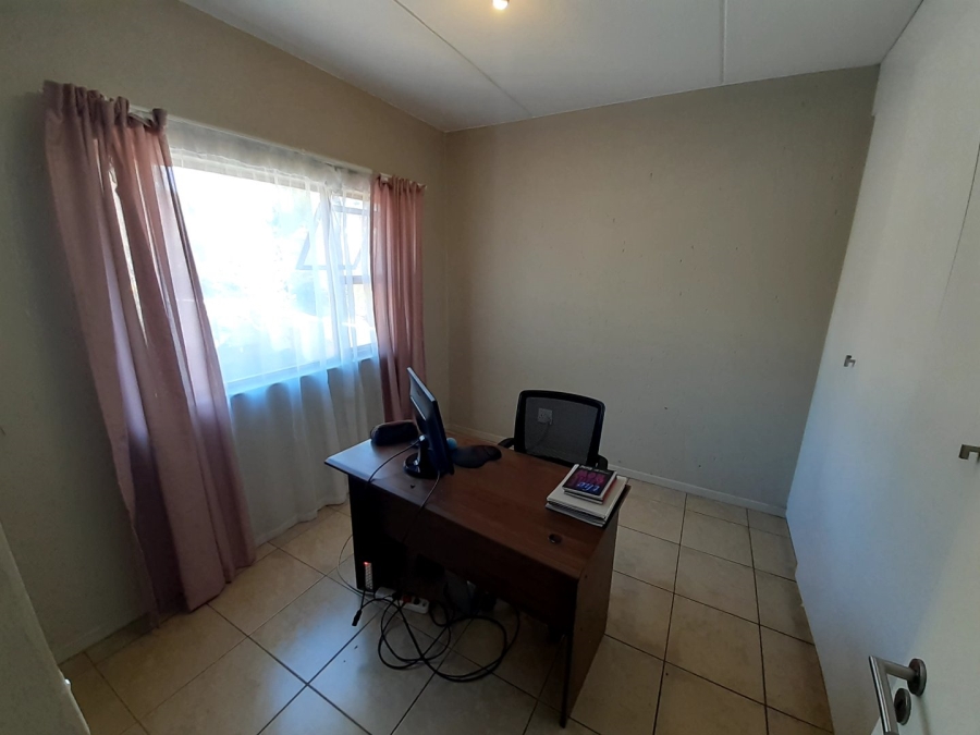 To Let 2 Bedroom Property for Rent in Ferndale Gauteng