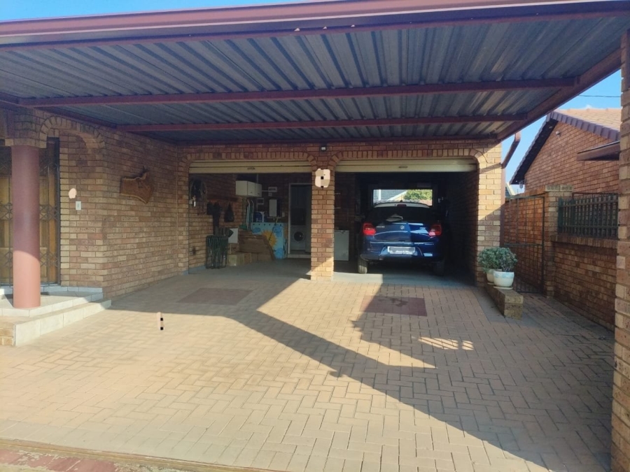 3 Bedroom Property for Sale in Dal Fouche Gauteng