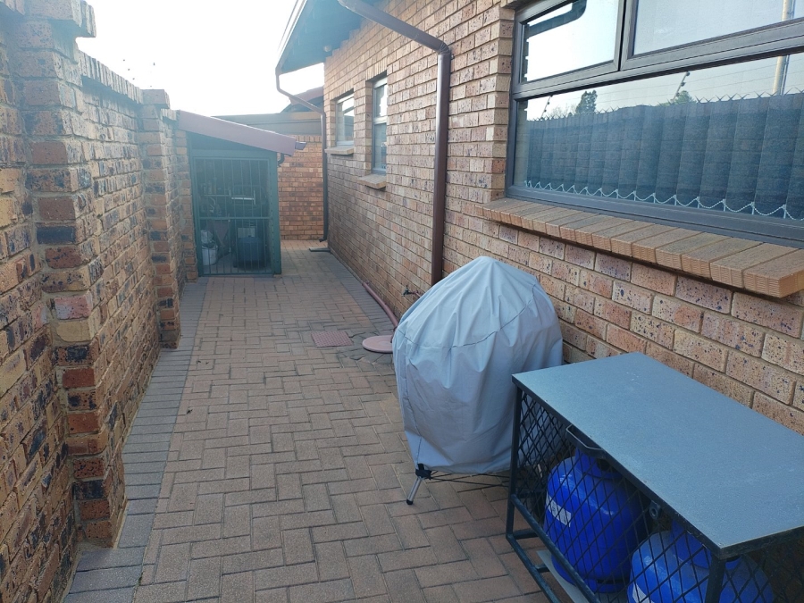 3 Bedroom Property for Sale in Dal Fouche Gauteng