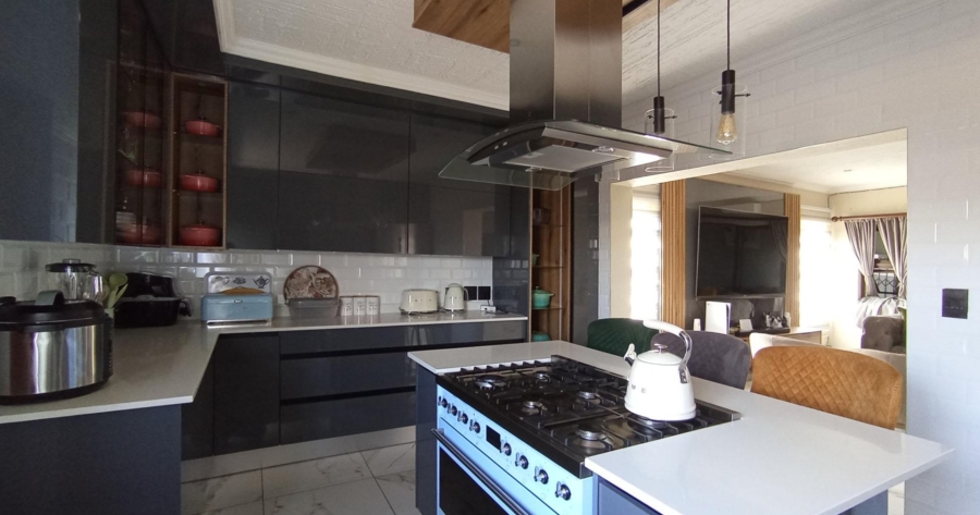 4 Bedroom Property for Sale in Halfway House Gauteng