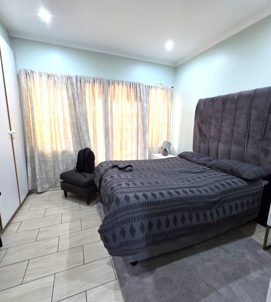 1 Bedroom Property for Sale in Vorna Valley Gauteng