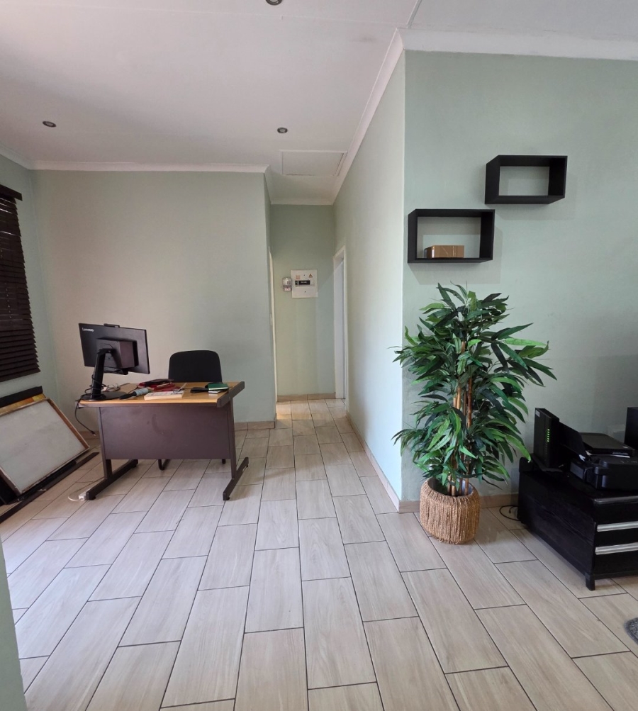 1 Bedroom Property for Sale in Vorna Valley Gauteng