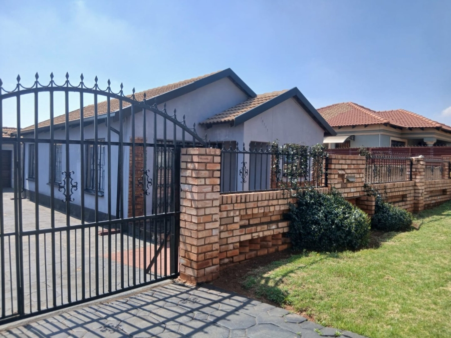 3 Bedroom Property for Sale in Vosloorus Ext 16 Gauteng