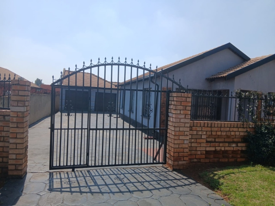 3 Bedroom Property for Sale in Vosloorus Ext 16 Gauteng