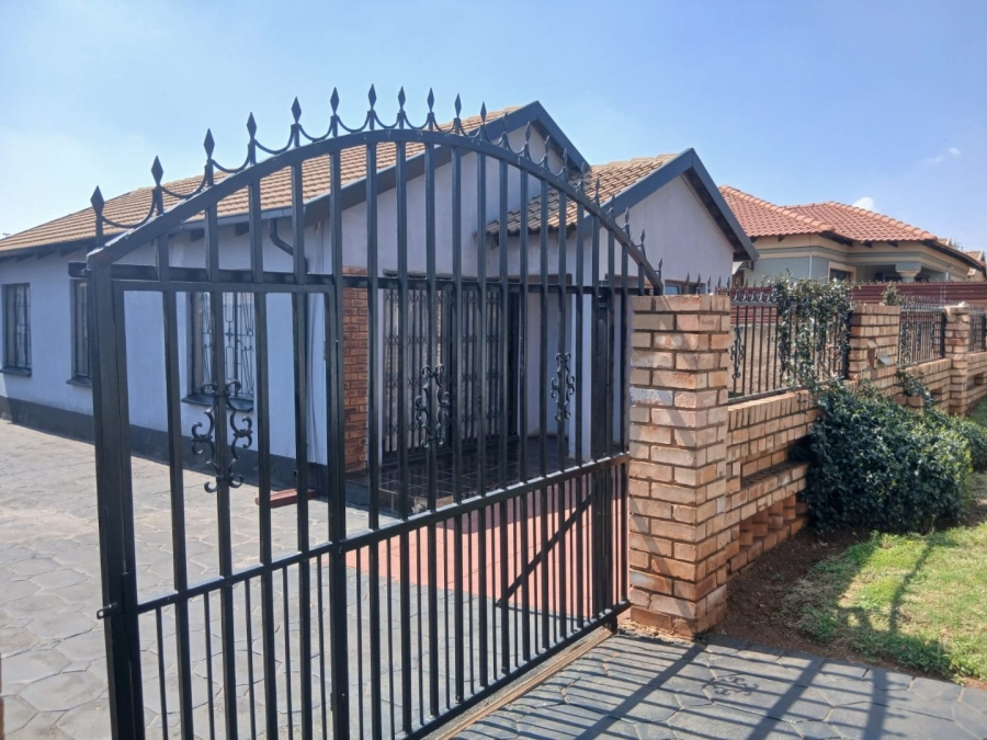 3 Bedroom Property for Sale in Vosloorus Ext 16 Gauteng