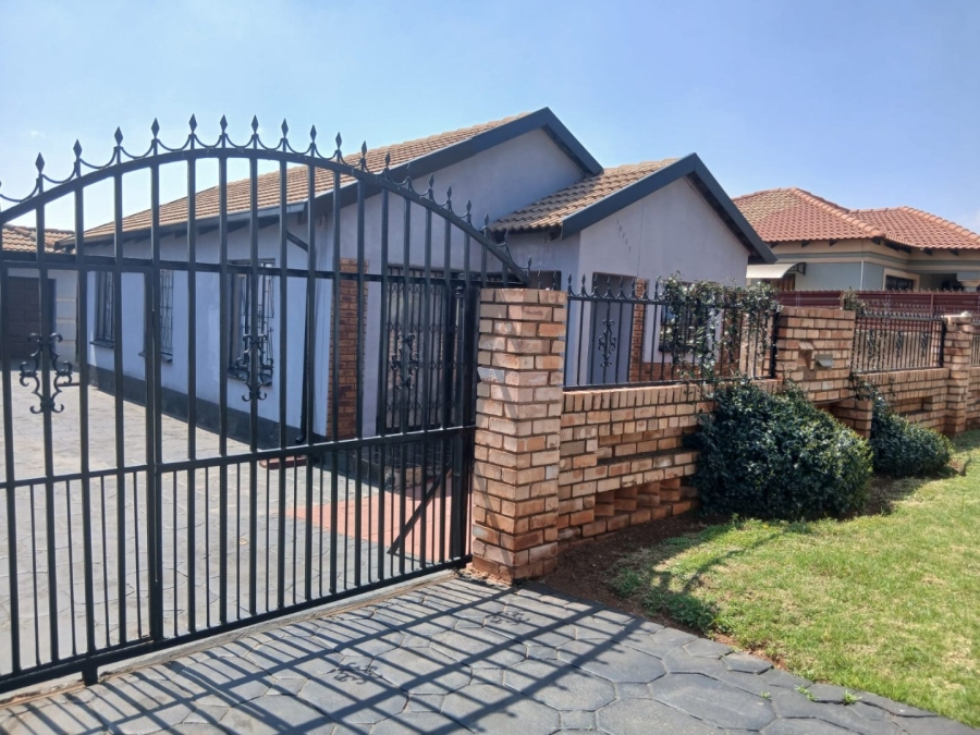 3 Bedroom Property for Sale in Vosloorus Ext 16 Gauteng