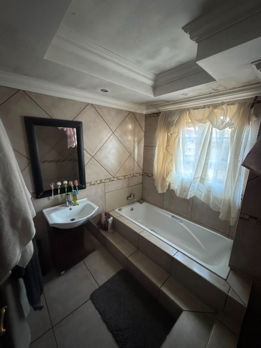 3 Bedroom Property for Sale in Crystal Park Gauteng
