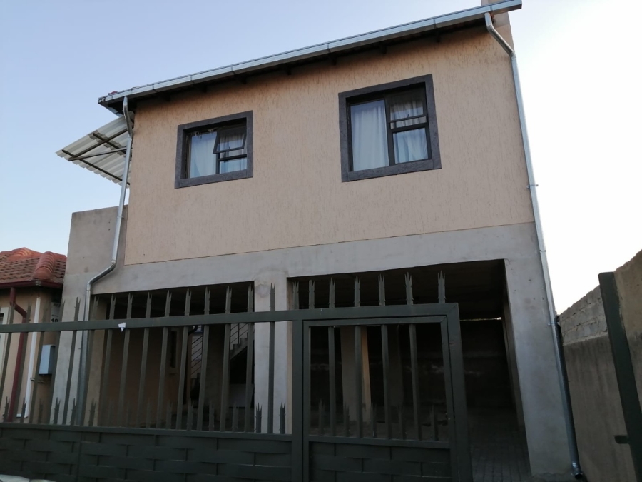 7 Bedroom Property for Sale in Nellmapius Gauteng