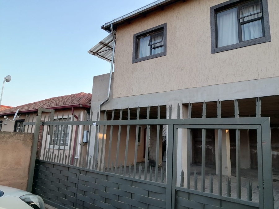 7 Bedroom Property for Sale in Nellmapius Gauteng