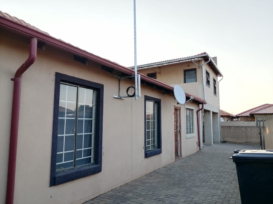7 Bedroom Property for Sale in Nellmapius Gauteng