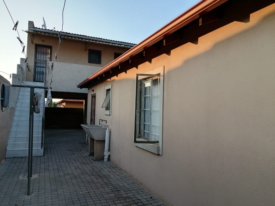 7 Bedroom Property for Sale in Nellmapius Gauteng