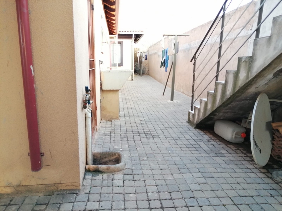 7 Bedroom Property for Sale in Nellmapius Gauteng