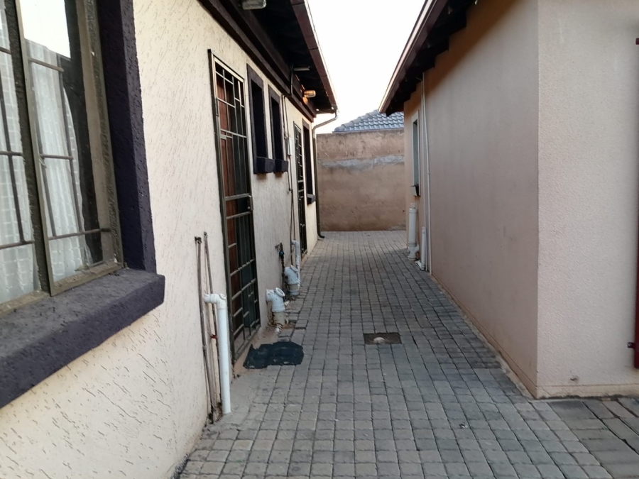 7 Bedroom Property for Sale in Nellmapius Gauteng