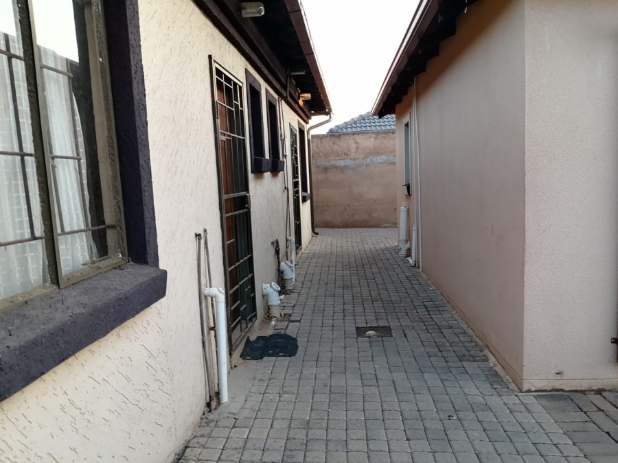 7 Bedroom Property for Sale in Nellmapius Gauteng