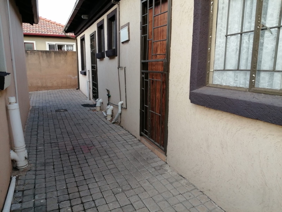 7 Bedroom Property for Sale in Nellmapius Gauteng