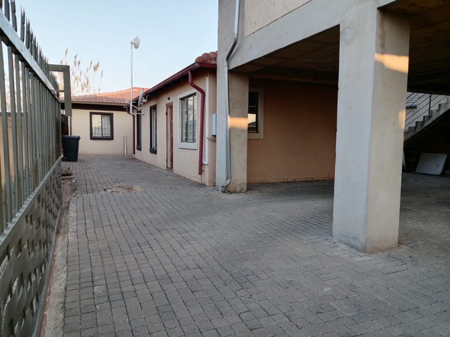 7 Bedroom Property for Sale in Nellmapius Gauteng