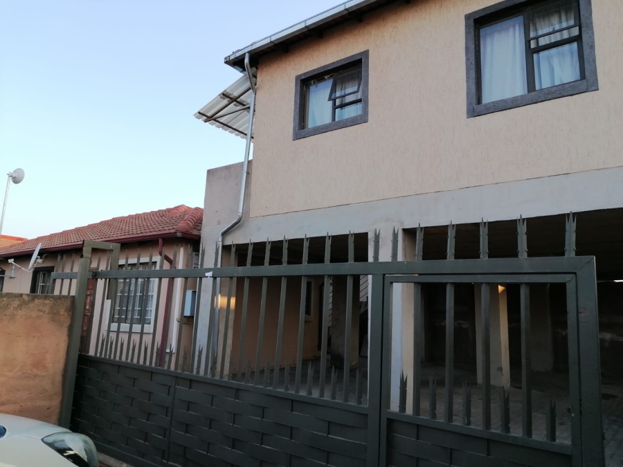 7 Bedroom Property for Sale in Nellmapius Gauteng