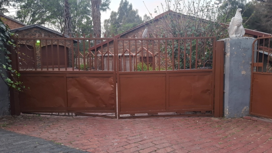 4 Bedroom Property for Sale in Lombardy West Gauteng
