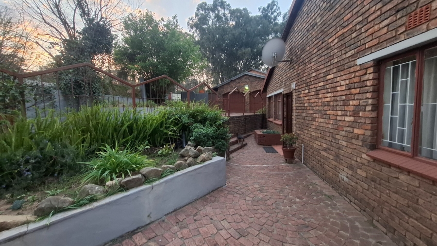4 Bedroom Property for Sale in Lombardy West Gauteng