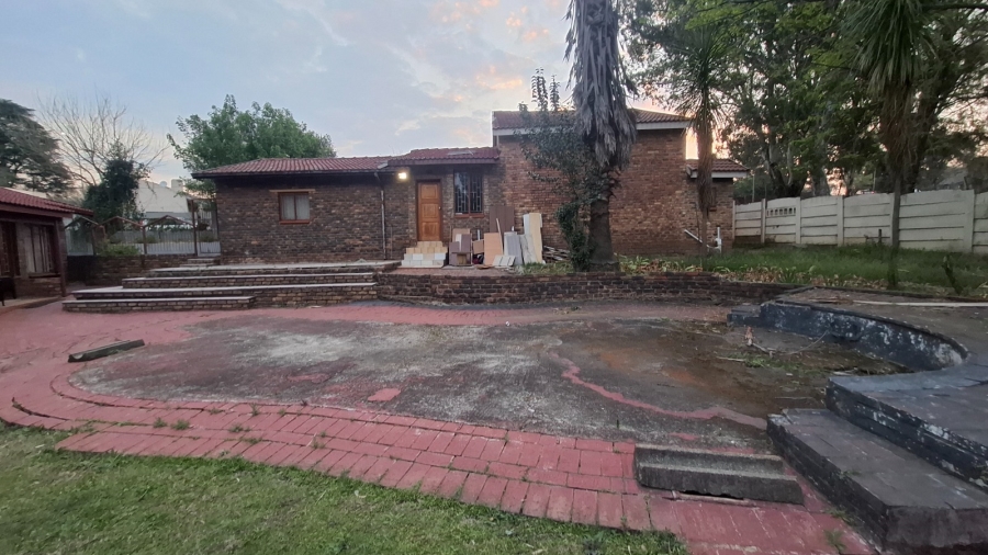 4 Bedroom Property for Sale in Lombardy West Gauteng