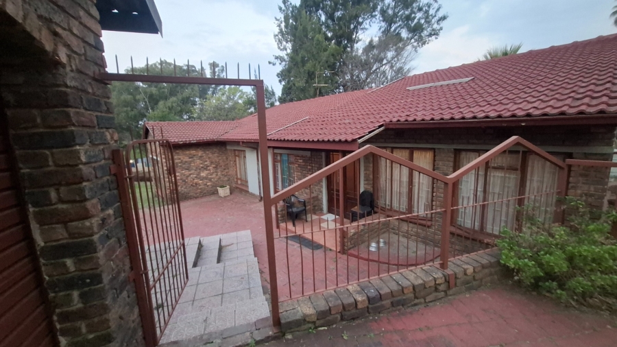 4 Bedroom Property for Sale in Lombardy West Gauteng