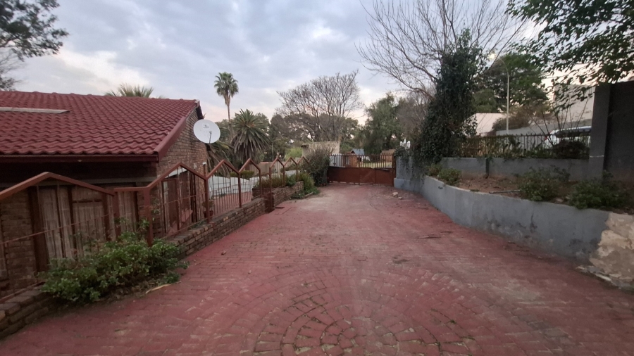4 Bedroom Property for Sale in Lombardy West Gauteng
