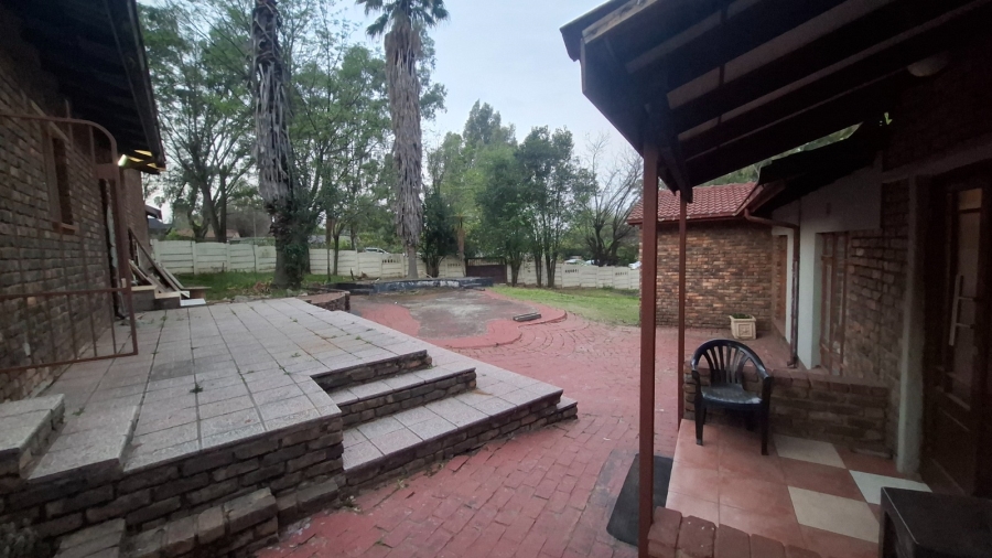 4 Bedroom Property for Sale in Lombardy West Gauteng