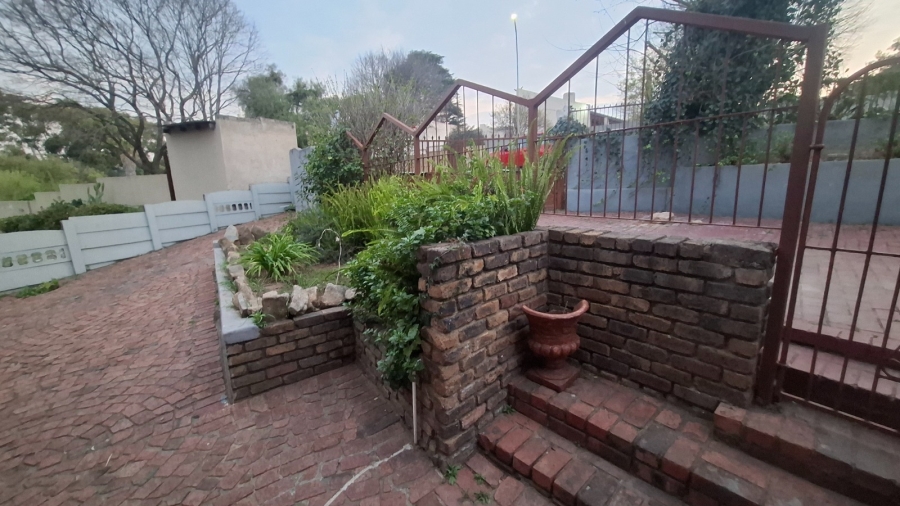 4 Bedroom Property for Sale in Lombardy West Gauteng