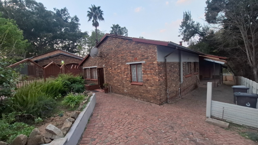4 Bedroom Property for Sale in Lombardy West Gauteng