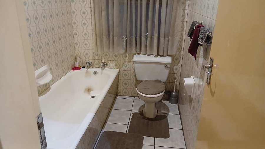4 Bedroom Property for Sale in Lombardy West Gauteng