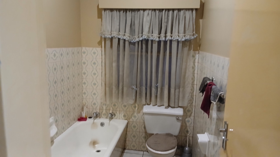 4 Bedroom Property for Sale in Lombardy West Gauteng