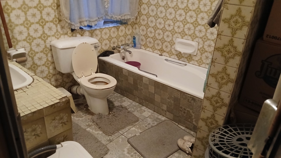 4 Bedroom Property for Sale in Lombardy West Gauteng