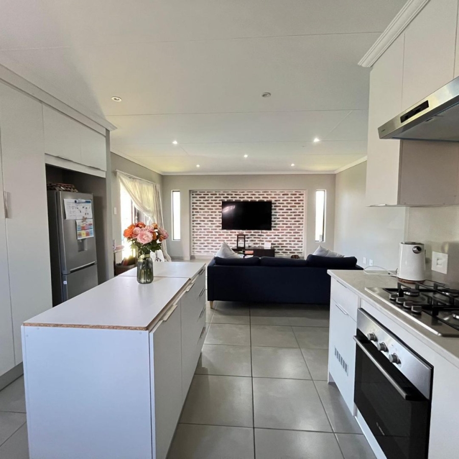 To Let 3 Bedroom Property for Rent in Lion Pride Gauteng