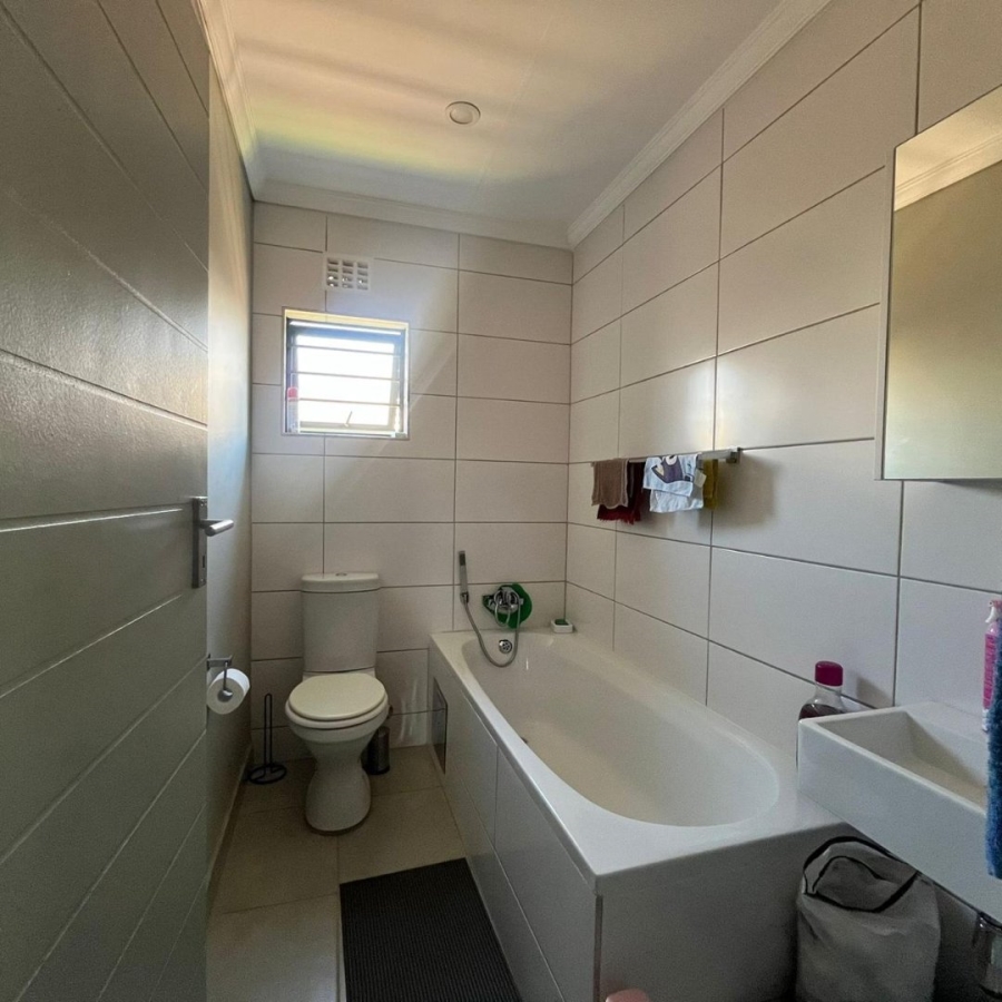 To Let 3 Bedroom Property for Rent in Lion Pride Gauteng
